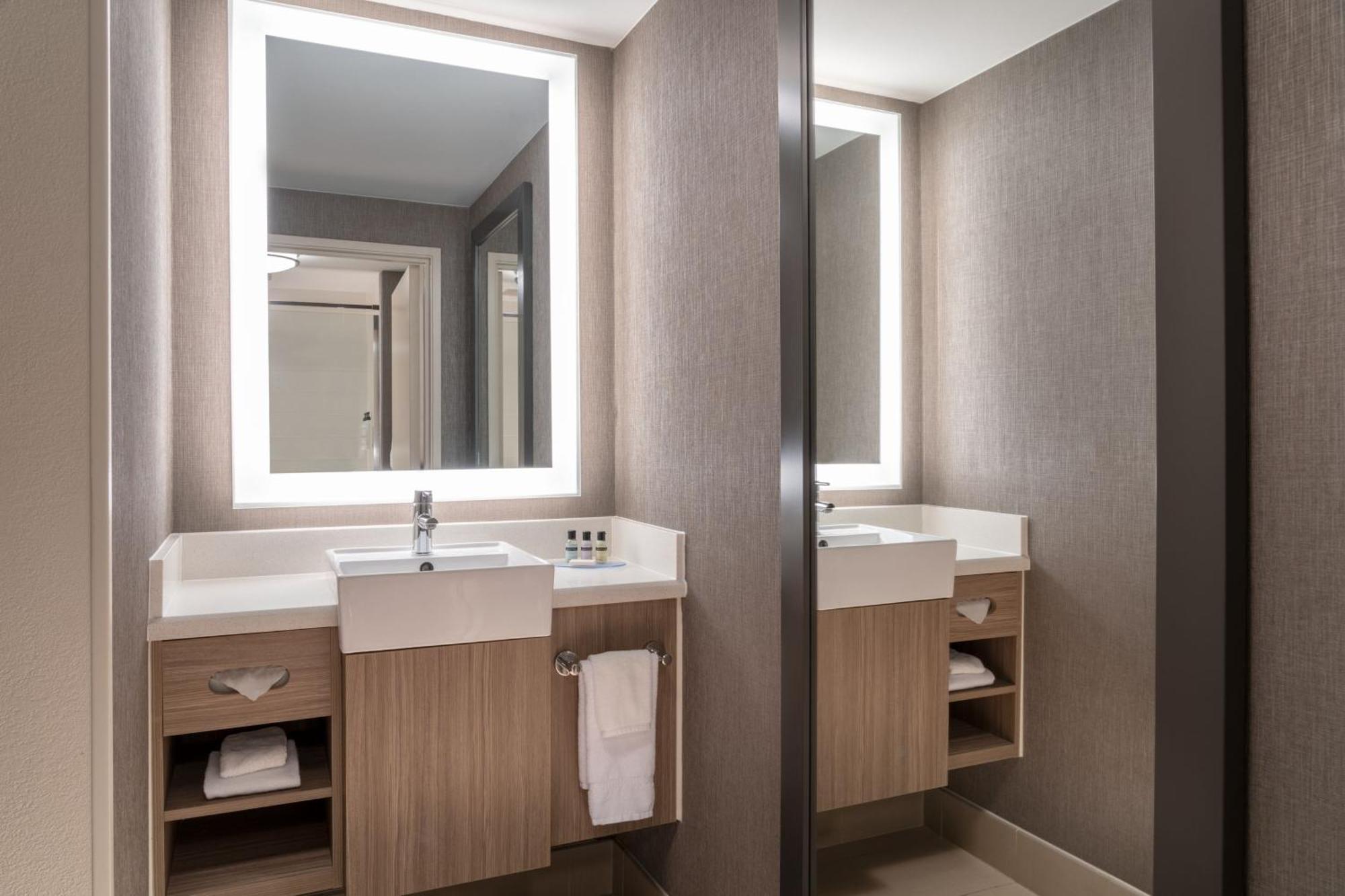 Springhill Suites Западен Мифлин Екстериор снимка